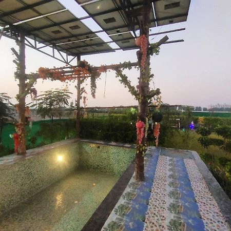 Shaw Estate-Farm House For A Small Parties-Jp Farm Greater Noida Extérieur photo