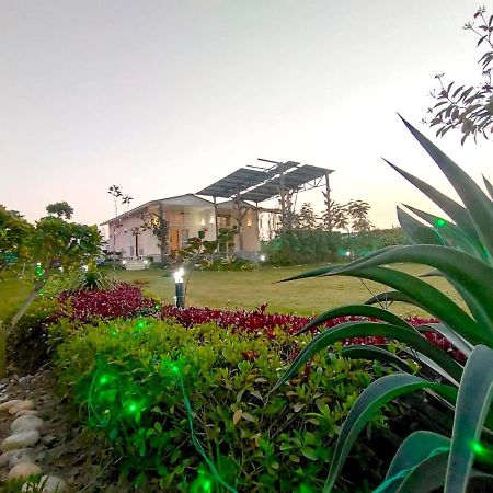 Shaw Estate-Farm House For A Small Parties-Jp Farm Greater Noida Extérieur photo