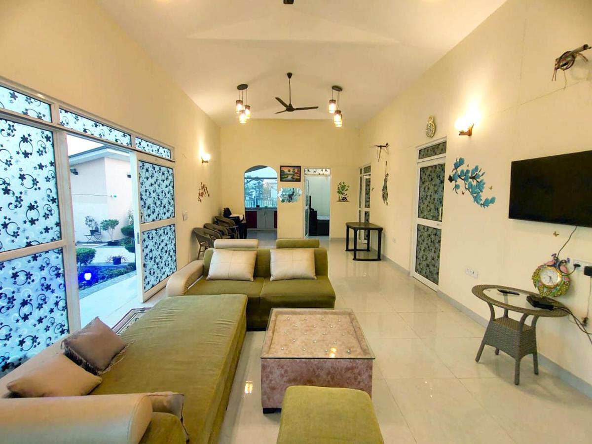 Shaw Estate-Farm House For A Small Parties-Jp Farm Greater Noida Extérieur photo