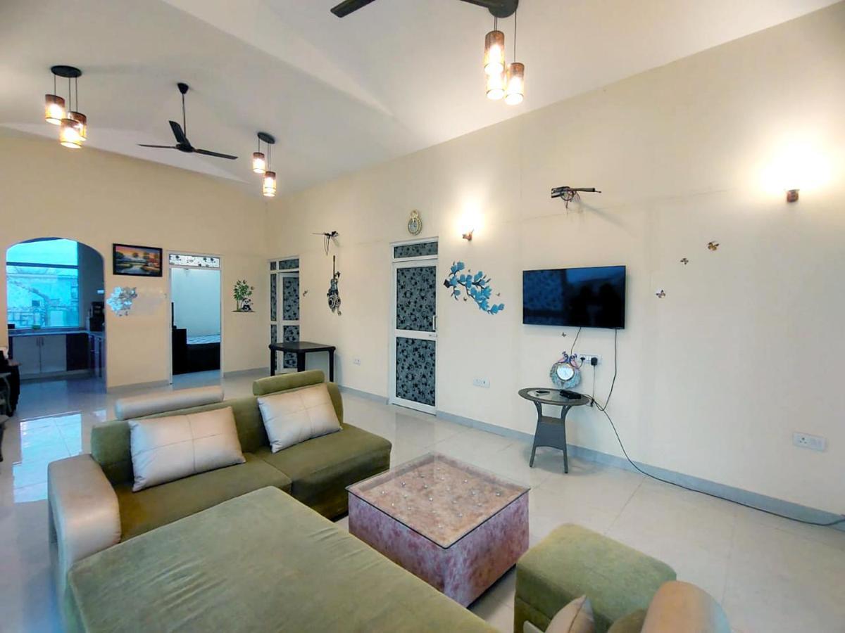Shaw Estate-Farm House For A Small Parties-Jp Farm Greater Noida Extérieur photo