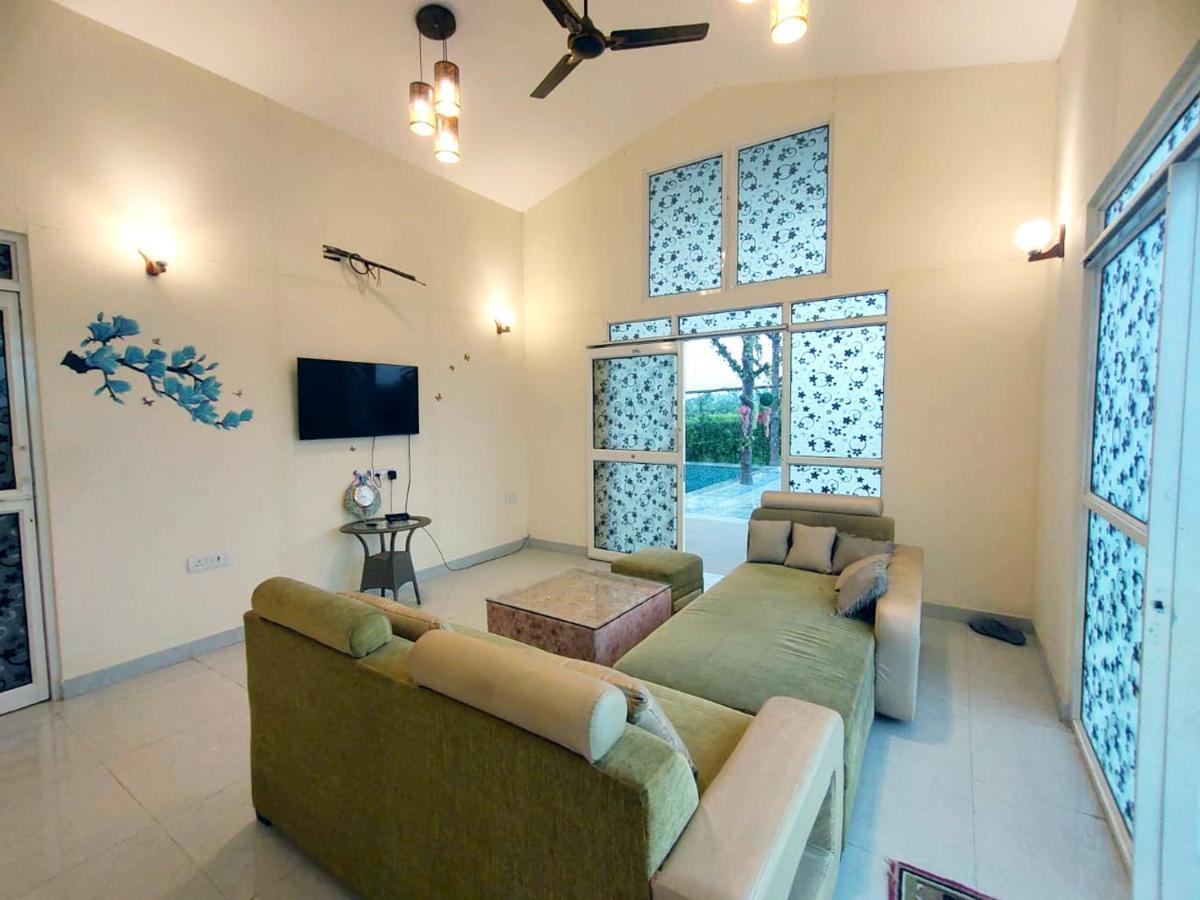 Shaw Estate-Farm House For A Small Parties-Jp Farm Greater Noida Extérieur photo