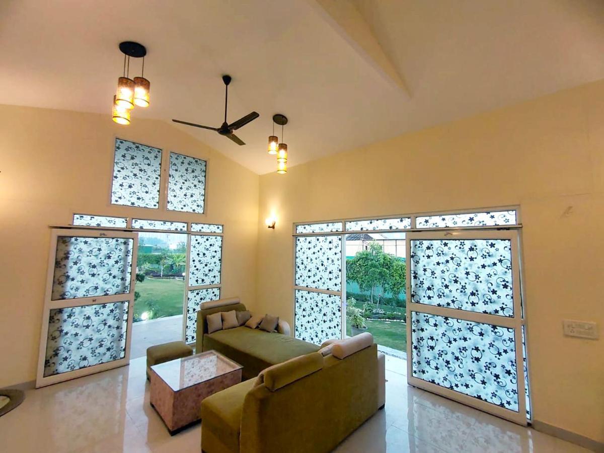 Shaw Estate-Farm House For A Small Parties-Jp Farm Greater Noida Extérieur photo