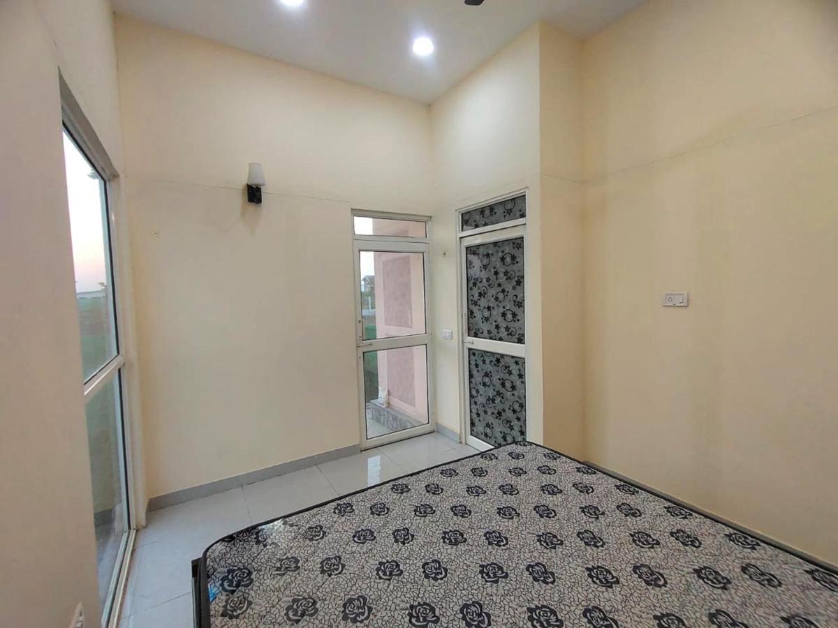 Shaw Estate-Farm House For A Small Parties-Jp Farm Greater Noida Extérieur photo