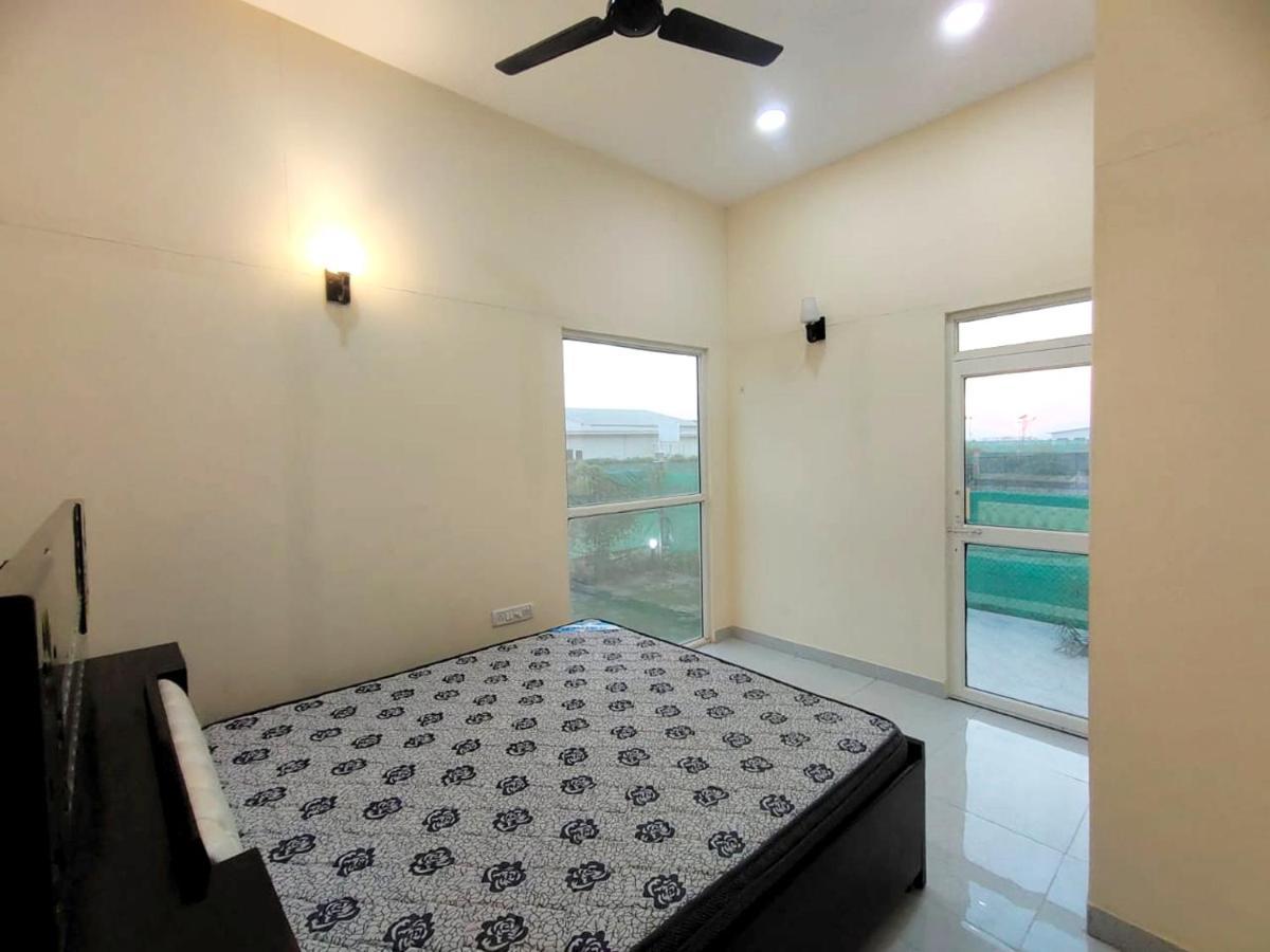 Shaw Estate-Farm House For A Small Parties-Jp Farm Greater Noida Extérieur photo