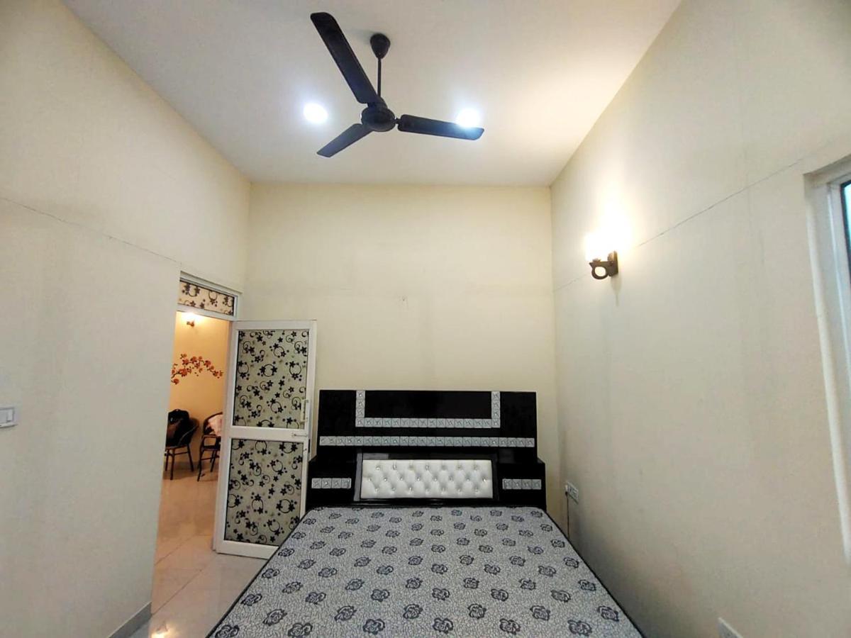 Shaw Estate-Farm House For A Small Parties-Jp Farm Greater Noida Extérieur photo