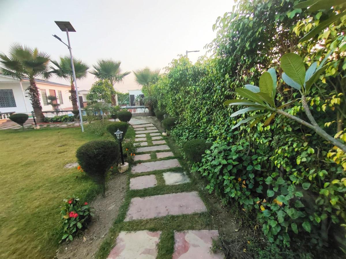 Shaw Estate-Farm House For A Small Parties-Jp Farm Greater Noida Extérieur photo